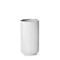 7025-lyngby-vasen-25-cm-hvid-soelvkant-porcelaen-500x500