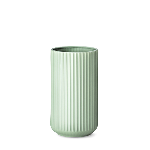 3025-lyngby-vasen-25-cm-mat-groen-porcelaen-500x500