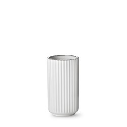 7020-lyngby-vasen-20-cm-hvid-soelvkant-porcelaen-500x500